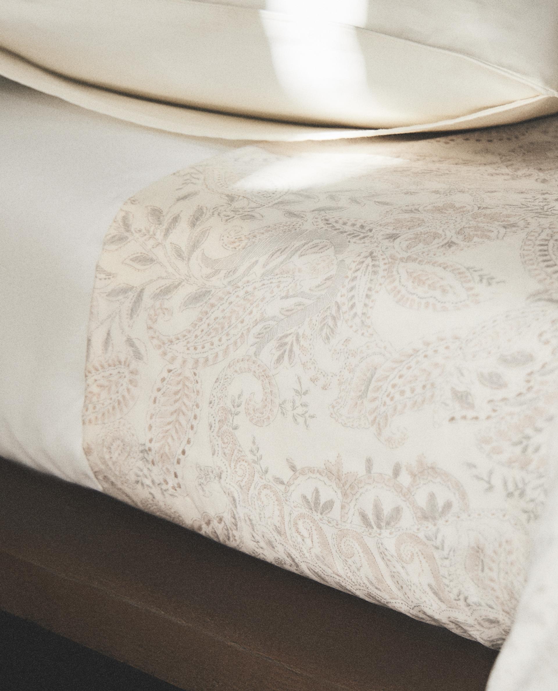 DRAP DE DESSUS SATIN PAISLEY DRAP DE DESSUS SATIN PAISLEY