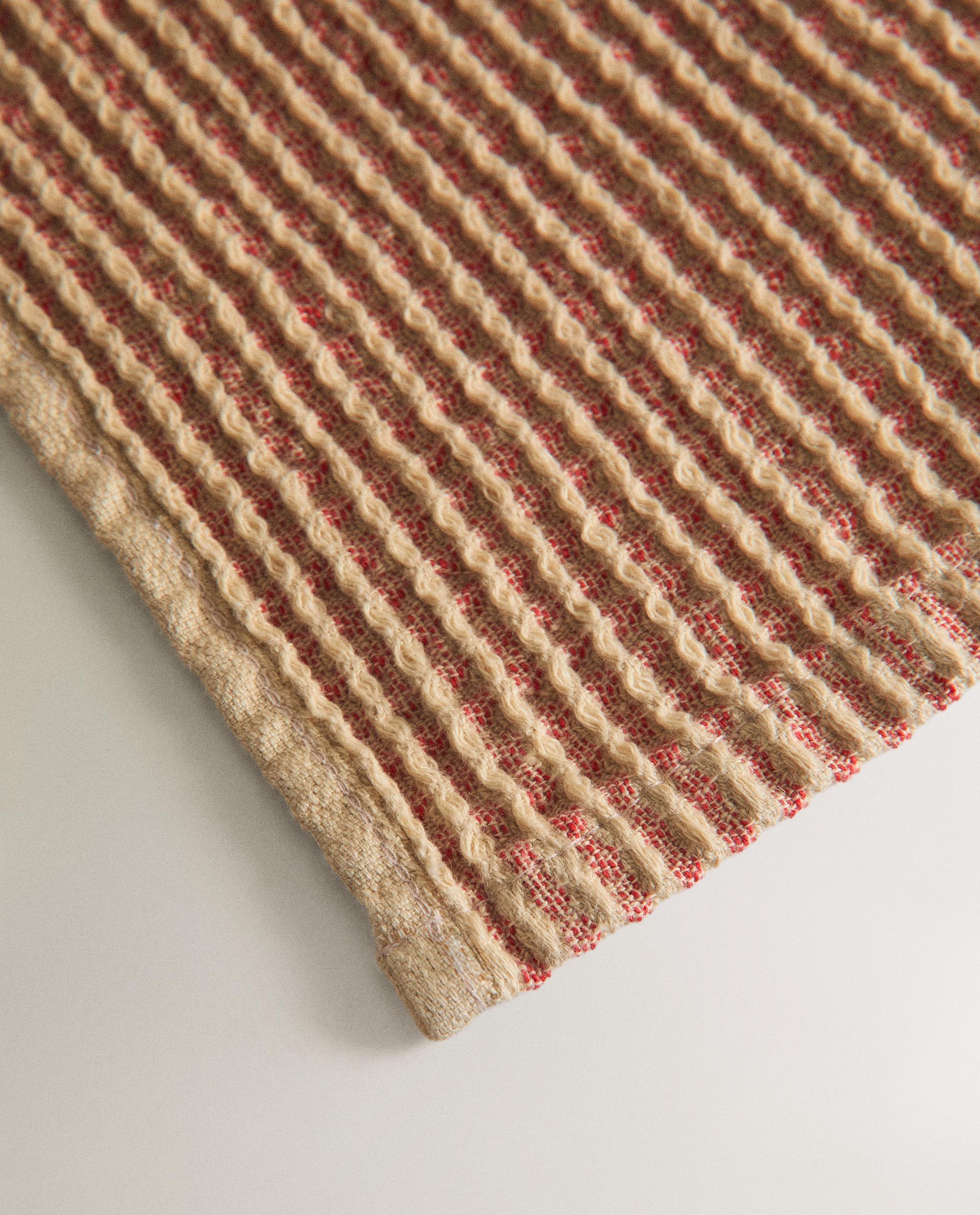 COLOURED WAFFLE-KNIT BATH TOWEL product thumbnail 6