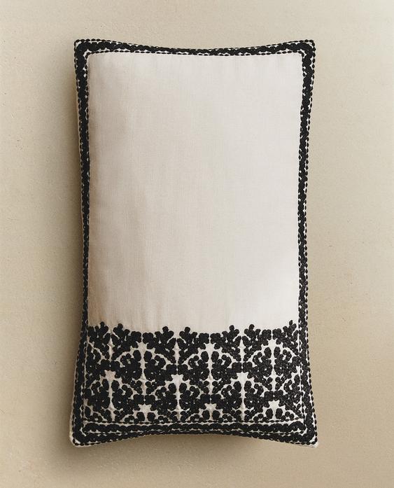 CAPA DE ALMOFADA BORDADA