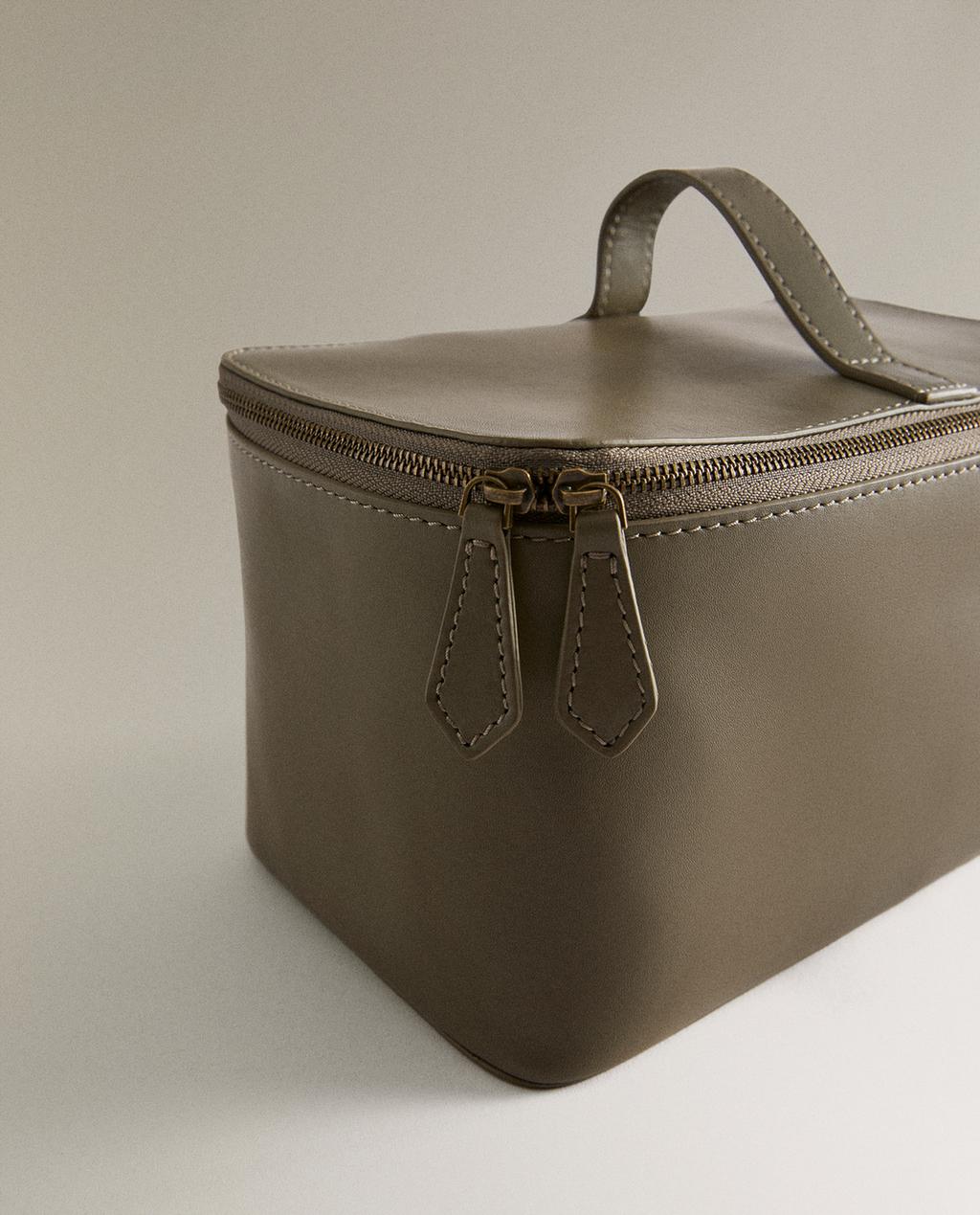 LARGE LEATHER TOILETRY BAG