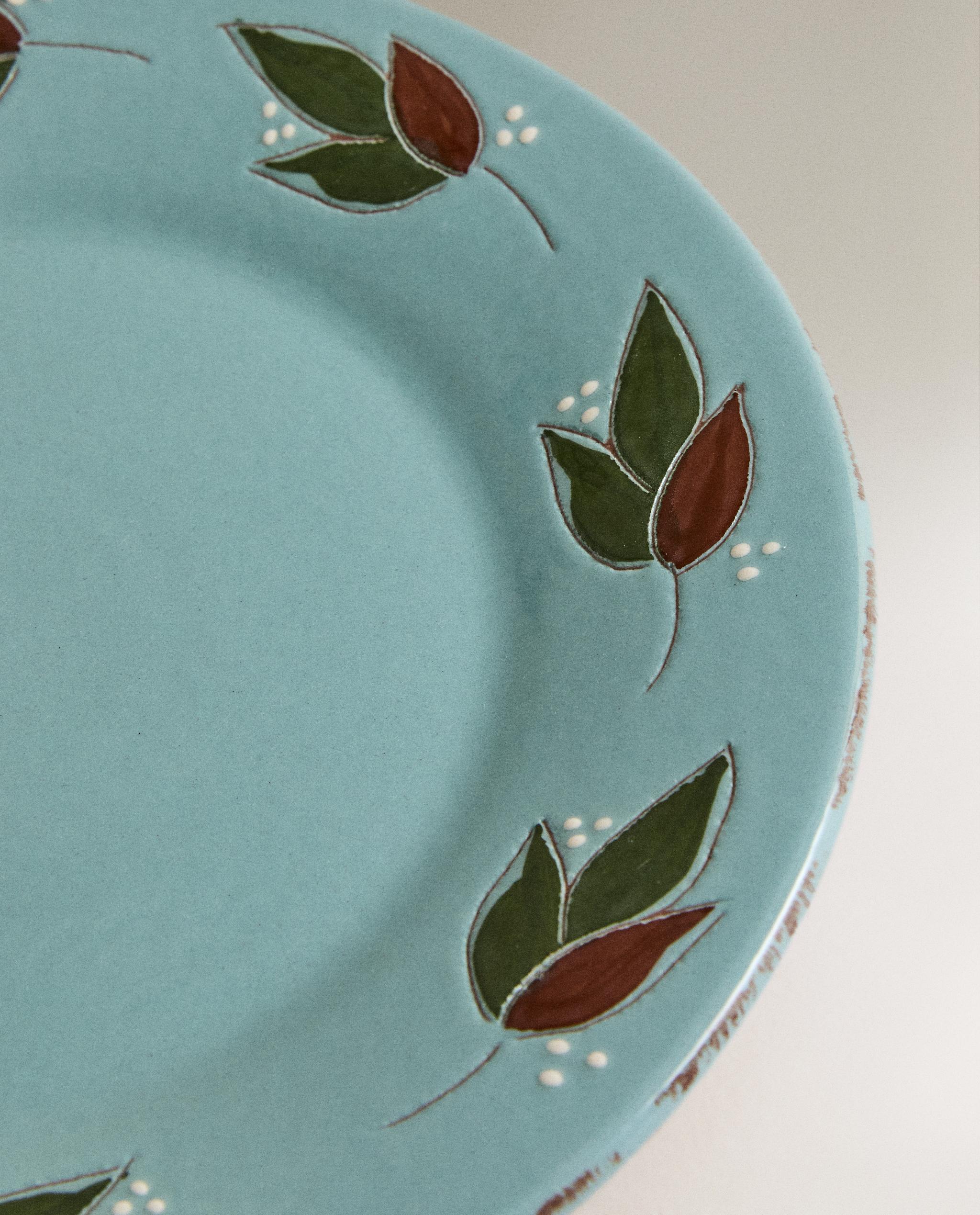 ROUND LEAF EARTHENWARE SERVING DISH product thumbnail 3