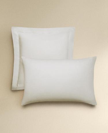 FRONHA DE TRAVESSEIRO DE LINHO COM ELEMENTO DECORATIVO