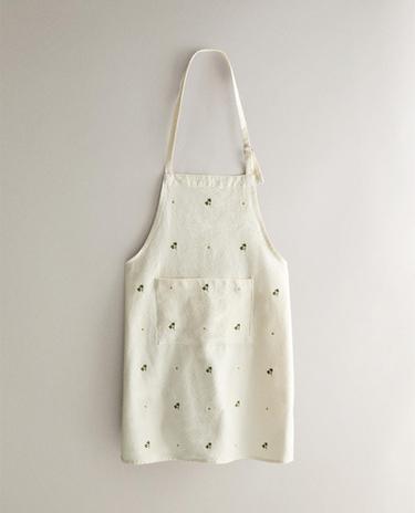 ПРЕСТИЛКА С БРОДИРАНИ ДЕТЕЛИНИ