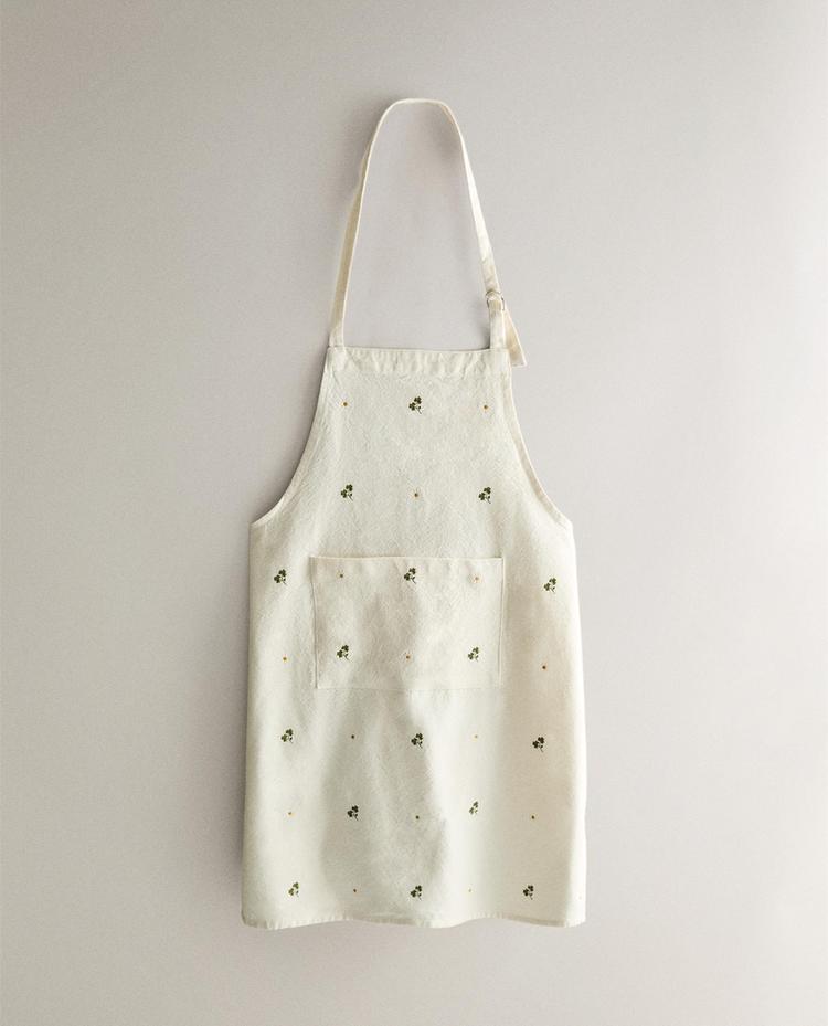 APRON WITH EMBROIDERED CLOVER