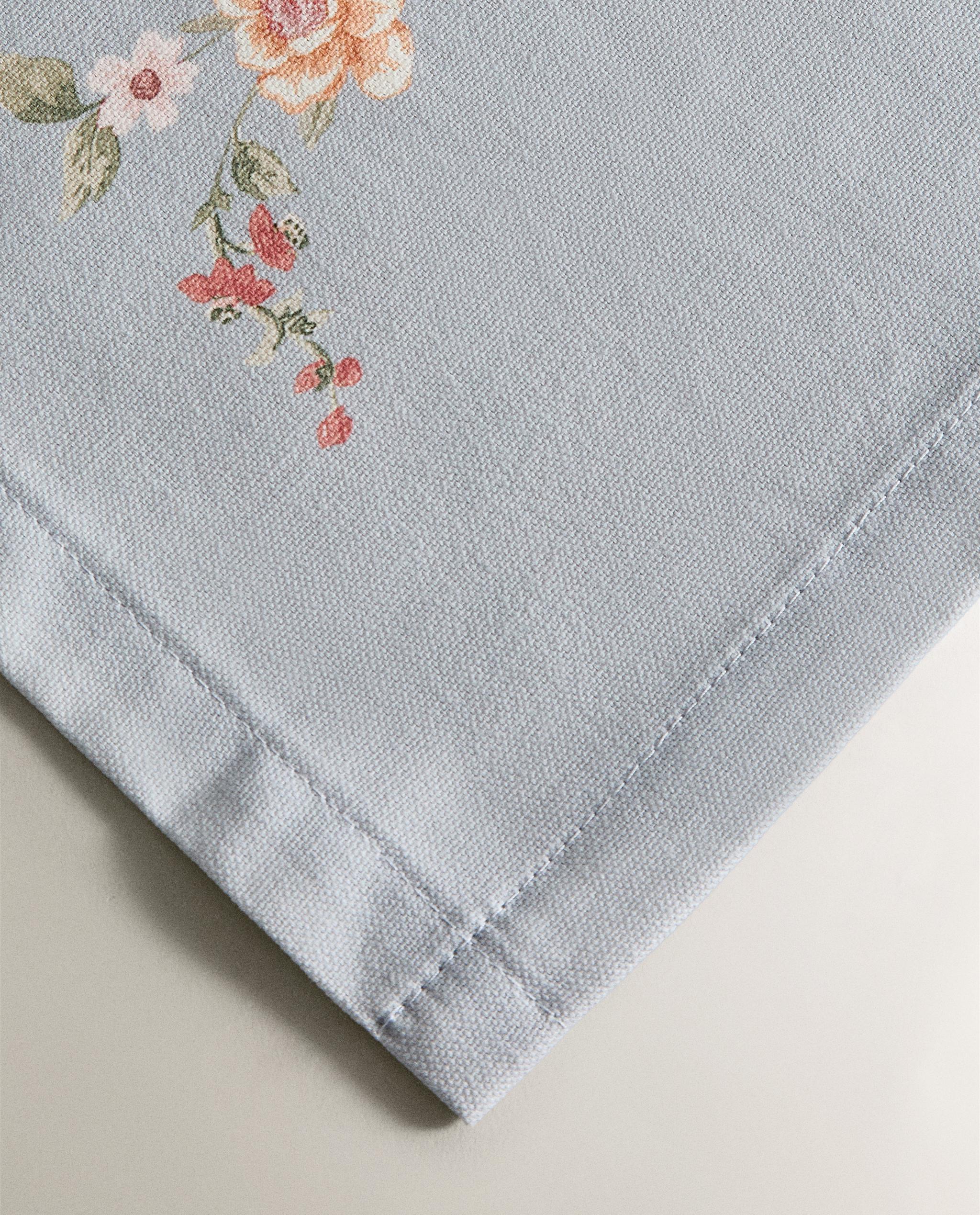 TABLECLOTH WITH SMALL FLORAL PRINT product thumbnail 4