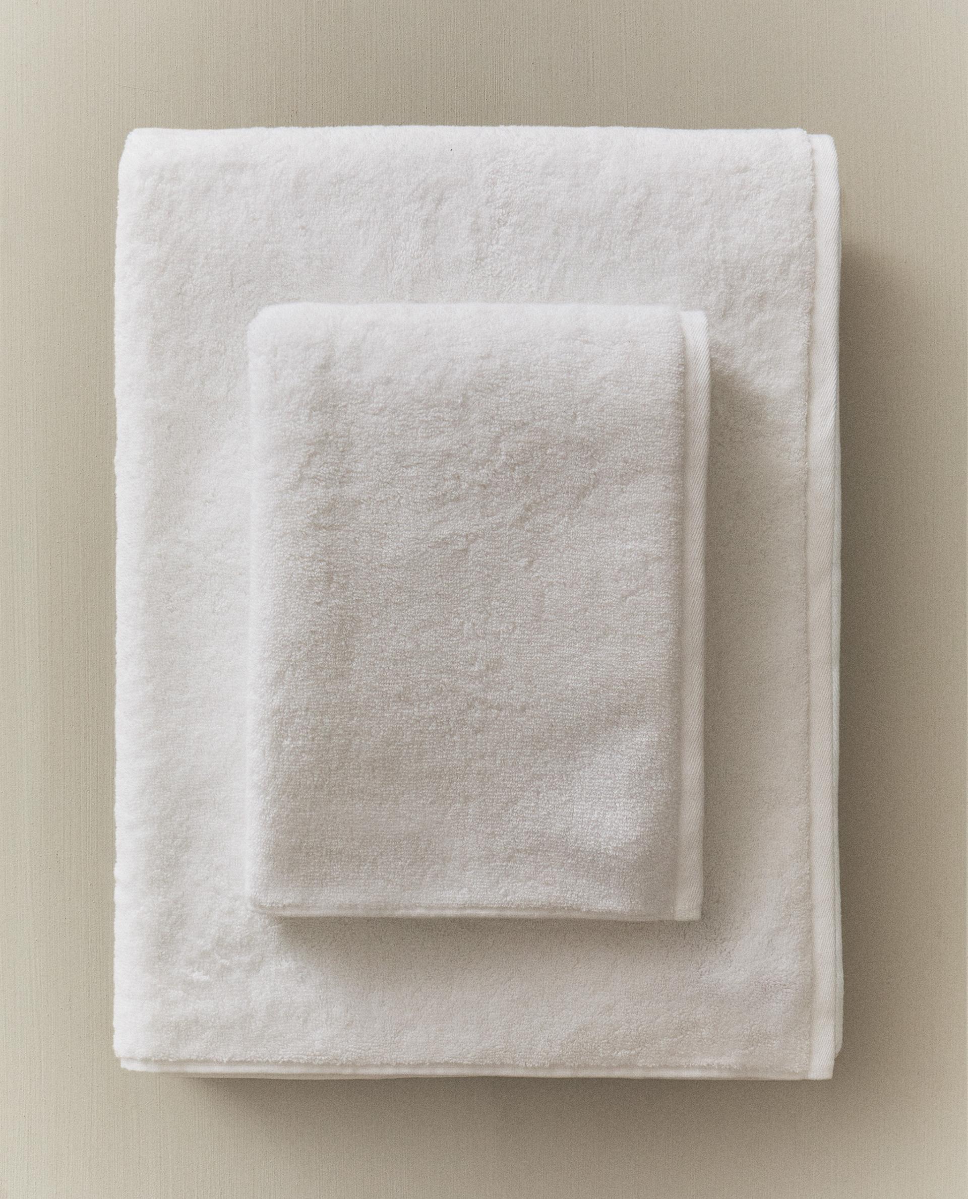 EXTRA SOFT COTTON BATH TOWEL (700 GXM²) product thumbnail 11