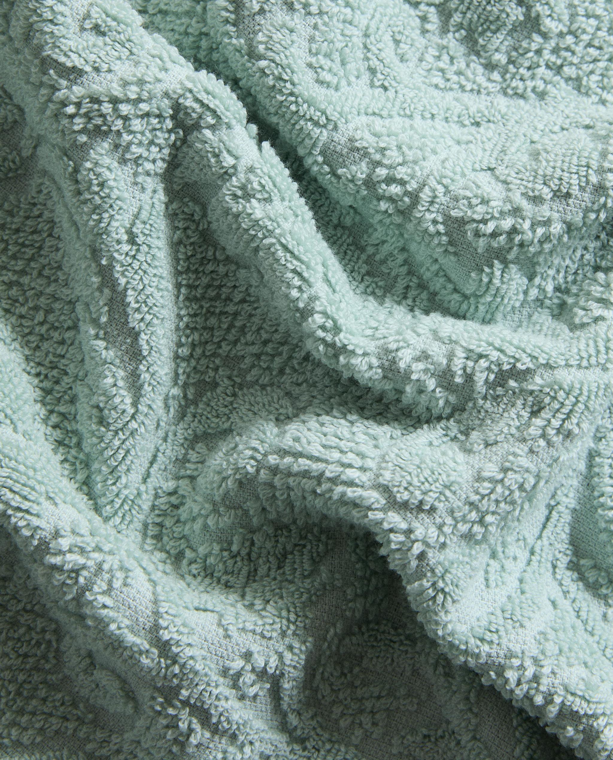 FLORAL JACQUARD BATH TOWEL product thumbnail 5