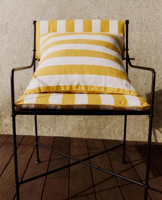 FORGED METAL ACCENT CHAIR AND CUSHIONS
