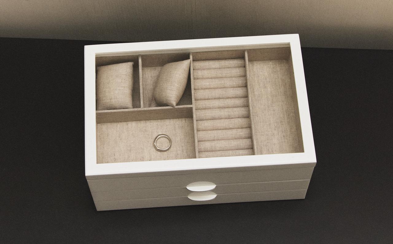 LACQUERED JEWELLERY BOX WITH DRAWERS LACQUERED JEWELLERY BOX WITH DRAWERS