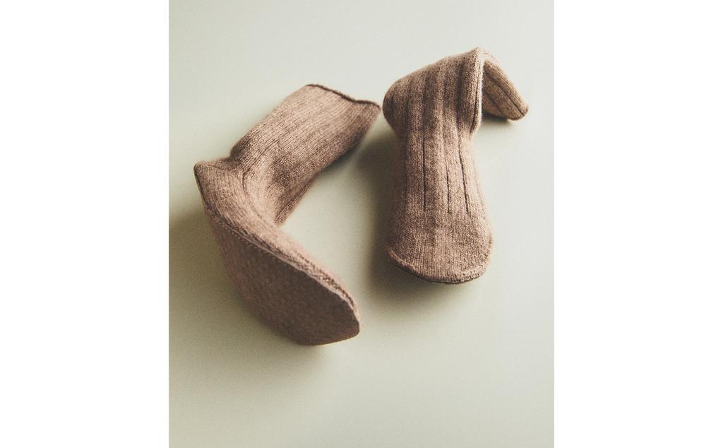 ДИТЯЧІ КАШЕМІРОВІ ШКАРПЕТКИ ЗІ ШКІРЯНОЮ ПІДОШВОЮ