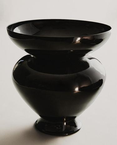 مزهرية واسعة لامعة