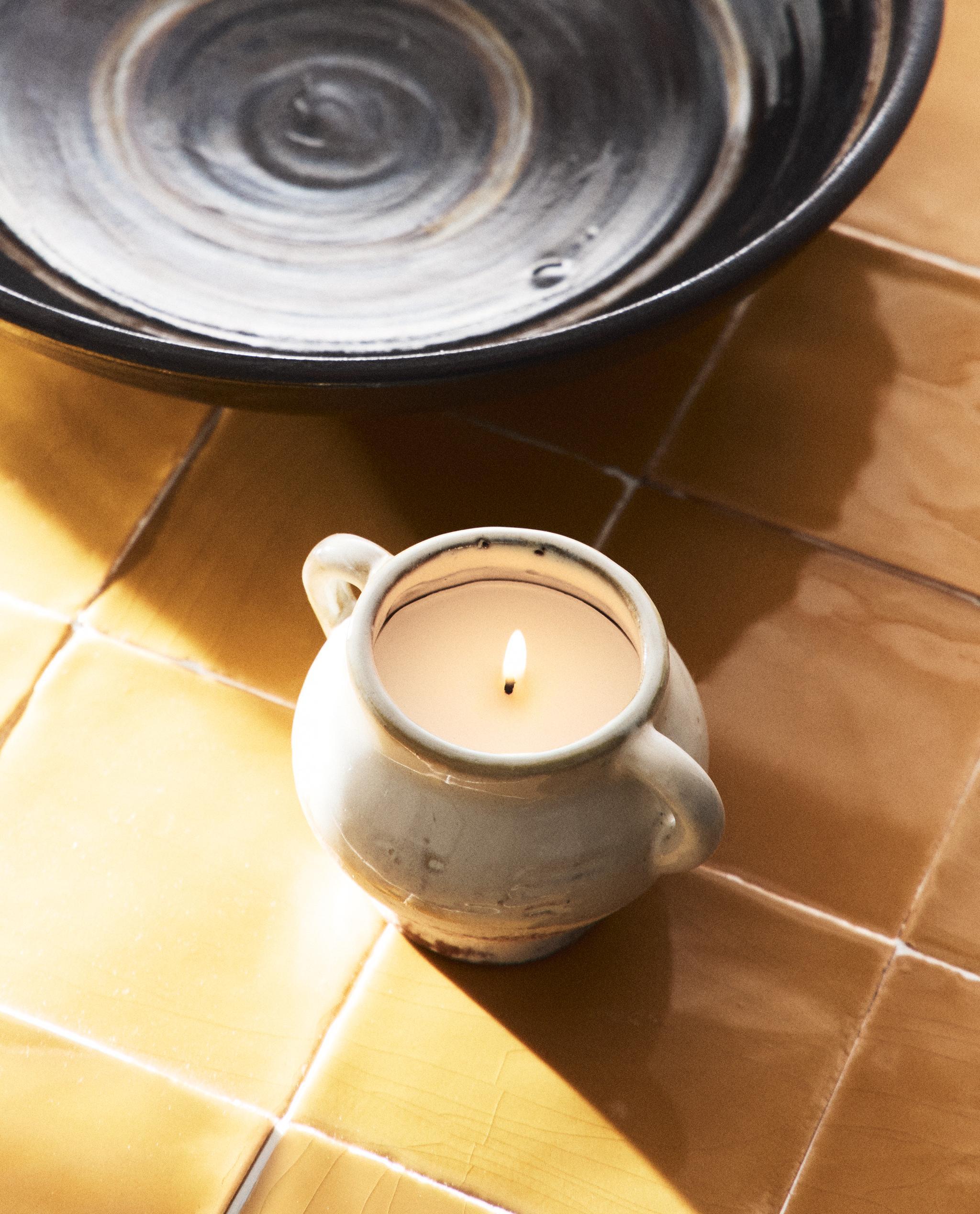 LIGHT COTTON AND FIG LEAF SCENTED CANDLES product thumbnail 10