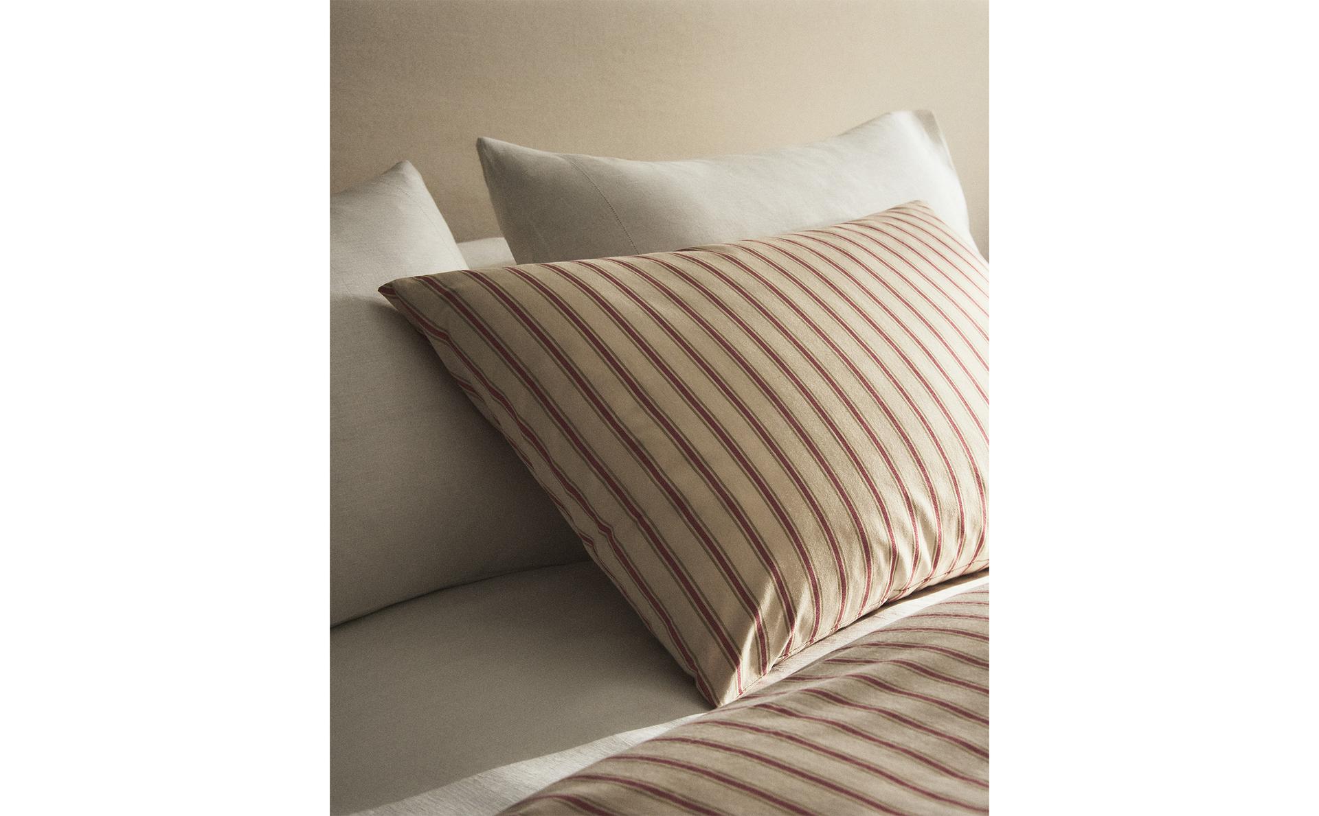 STRIPED PERCALE PILLOWCASE (300 THREAD COUNT) STRIPED PERCALE PILLOWCASE (300 THREAD COUNT)