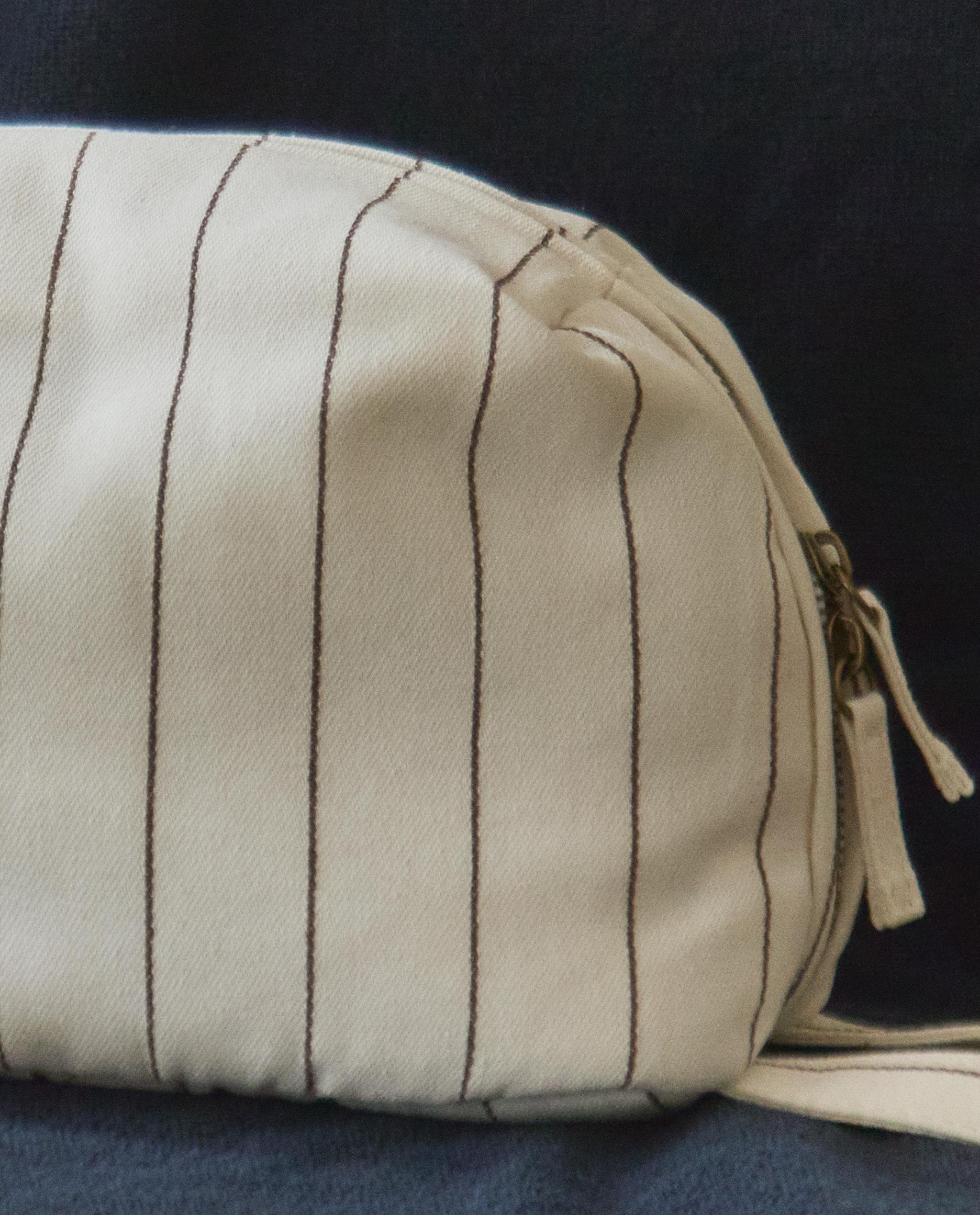 STRIPED TOILETRY BAG product thumbnail 10