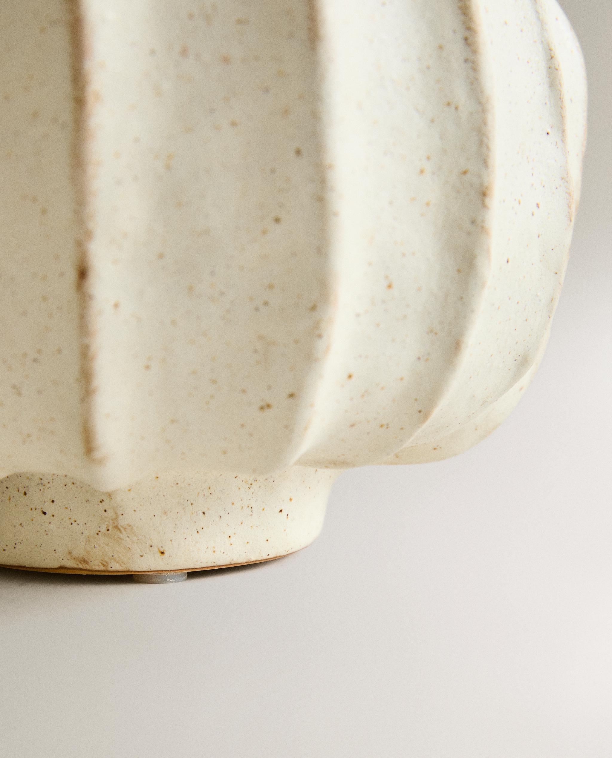 DECORATIVE ROUND CERAMIC VASE product thumbnail 4