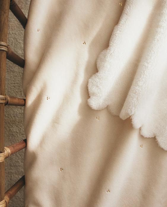 SVETLUCAVO IZVEZENO ĆEBE ZA BEBE OD FILCA SVETLUCAVO IZVEZENO ĆEBE ZA BEBE OD FILCA