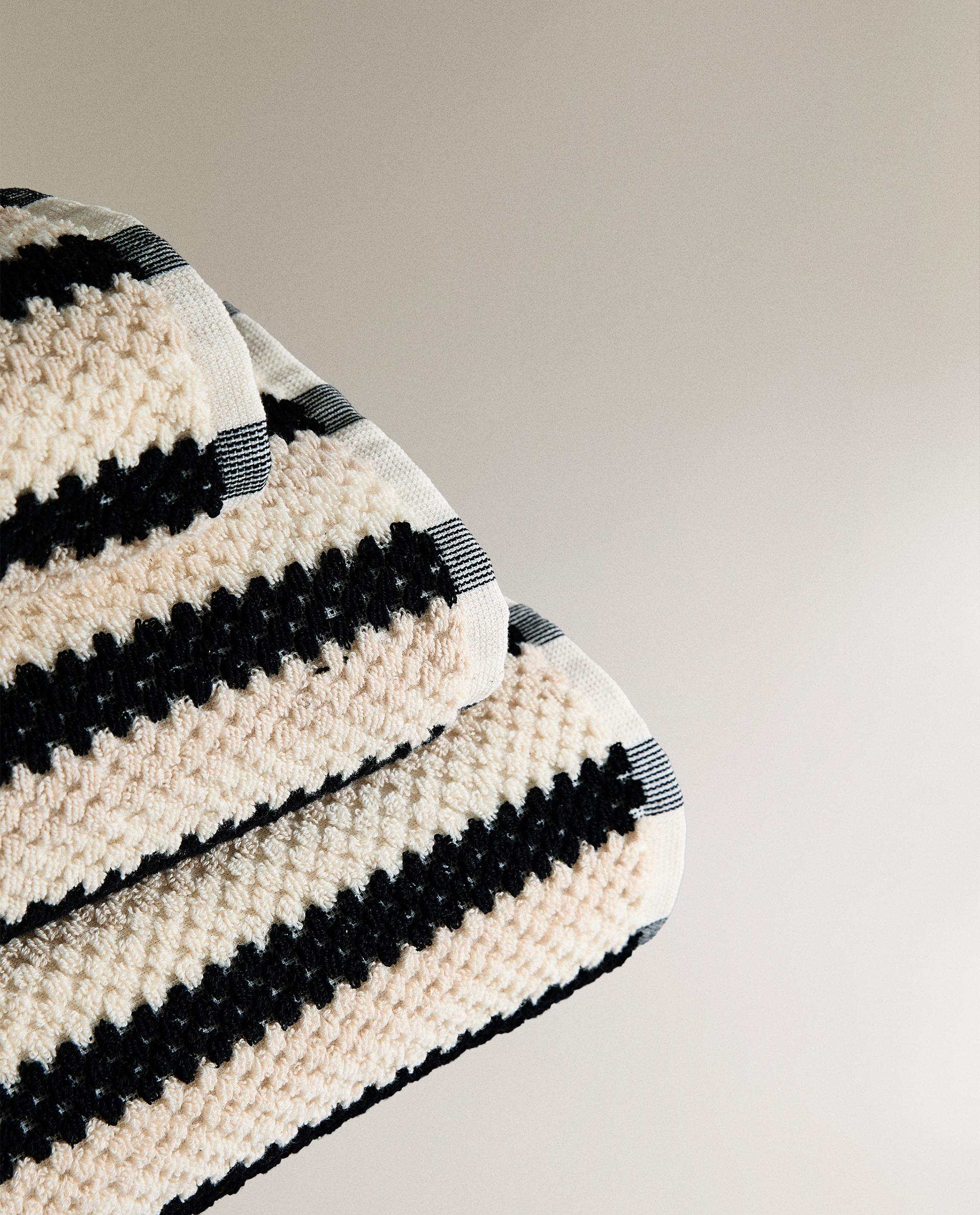 GEOMETRIC JACQUARD BATH TOWEL product thumbnail 6