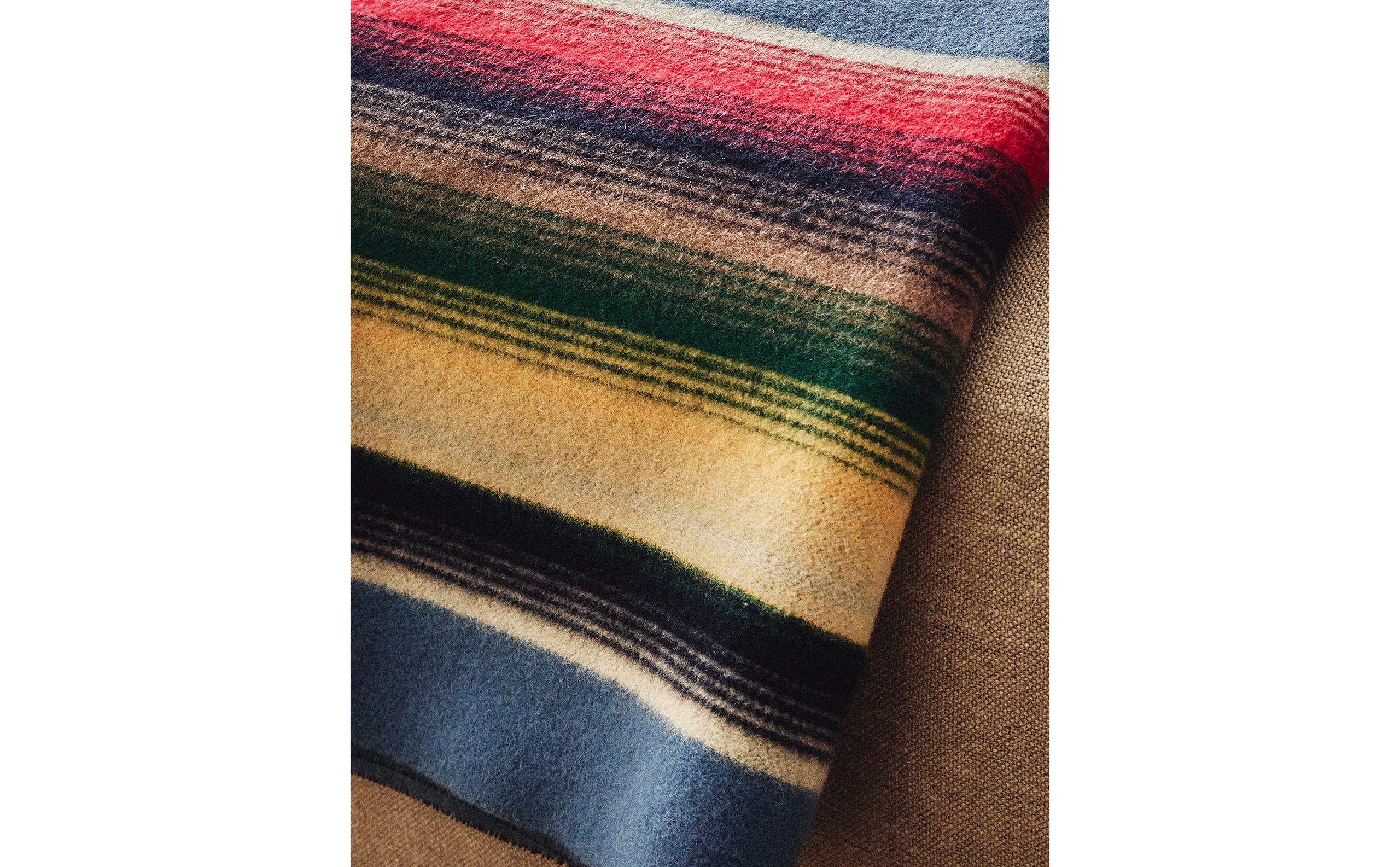 WOOL THROW WITH MULTICOLOURED STRIPE BAND