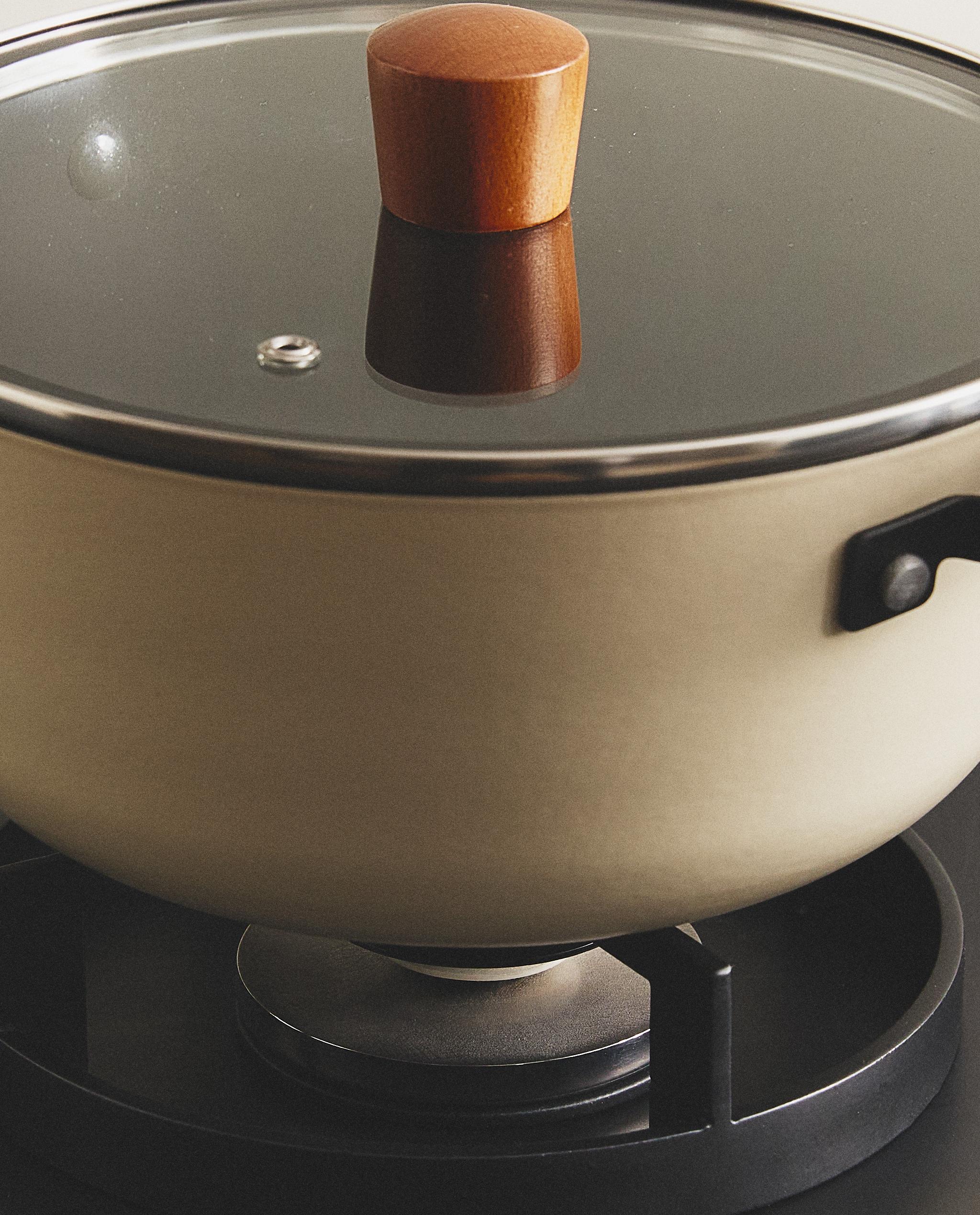 IRON POT WITH LID