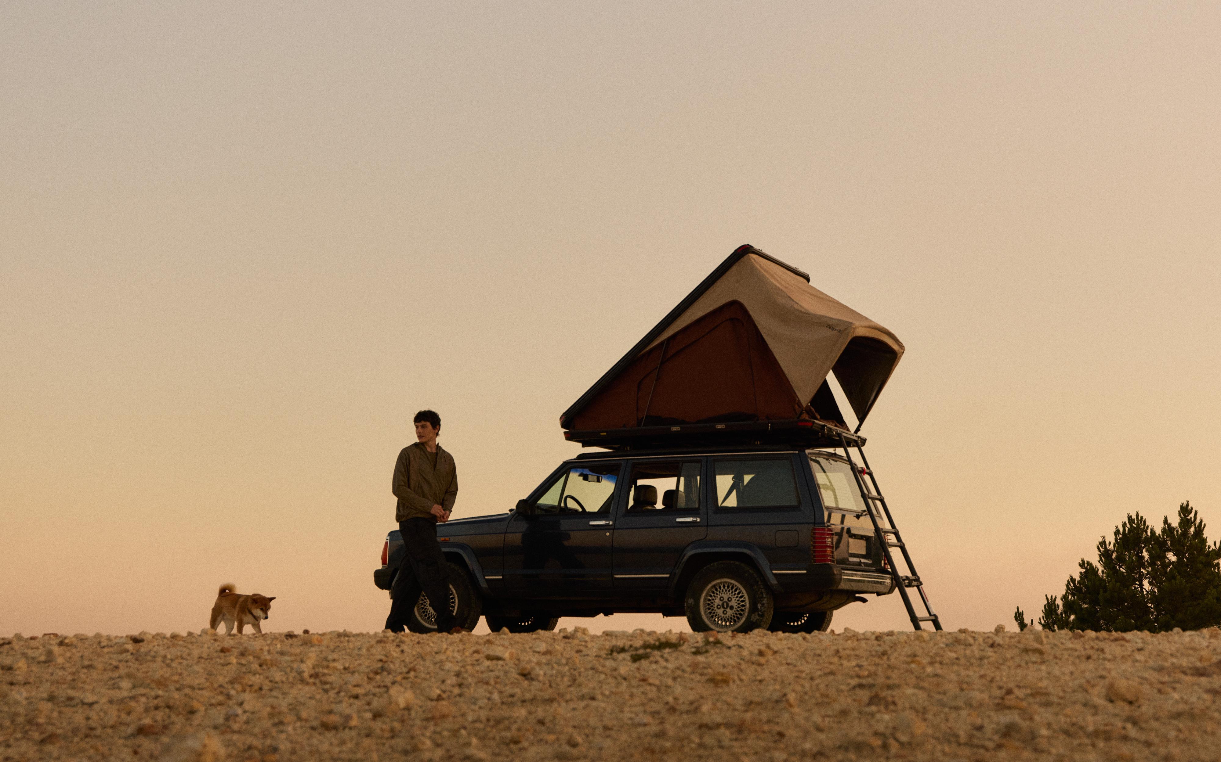 CAR ROOF TENT AND TREKKING BOOTS product thumbnail 13