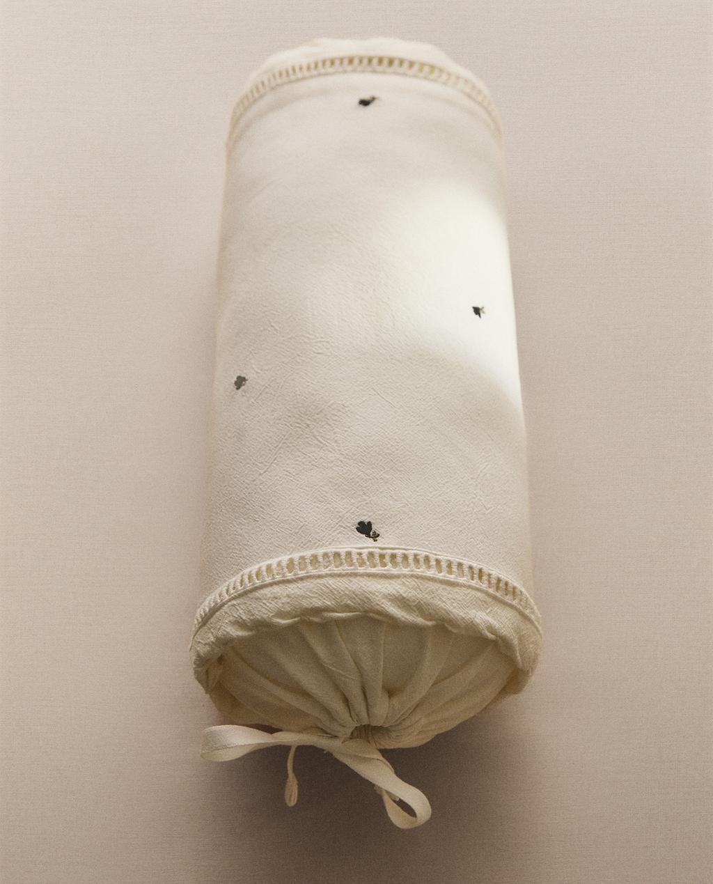 כרית גליל פרחונית לילדים