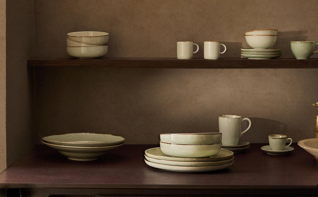 PORCELAIN TABLEWARE WITH ANTIQUE FINISH RIM