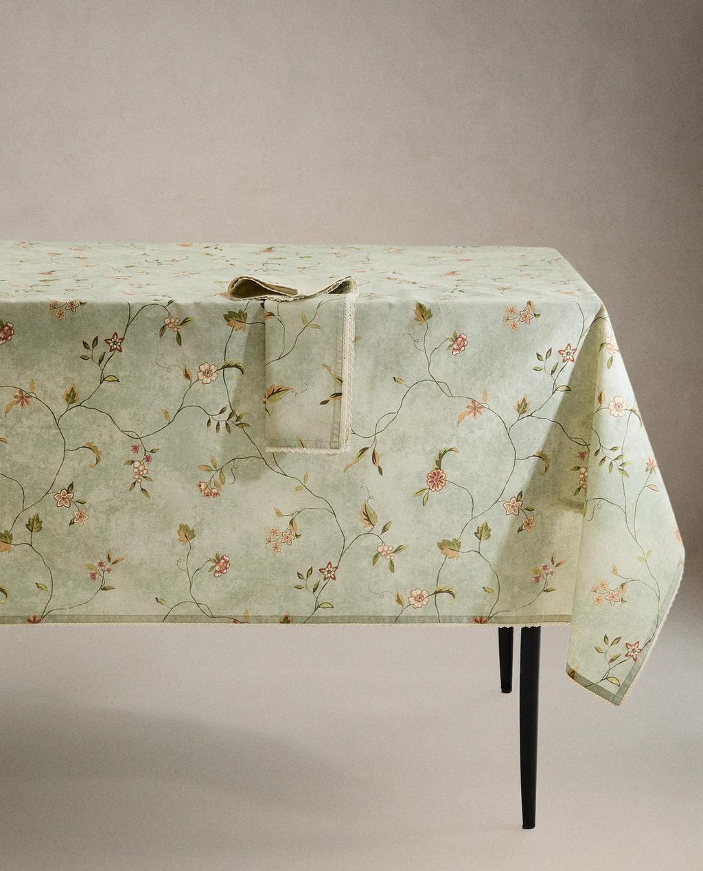 TOALHA DE MESA ESTAMPADO FLORES E RENDA TOALHA DE MESA ESTAMPADO FLORES E RENDA