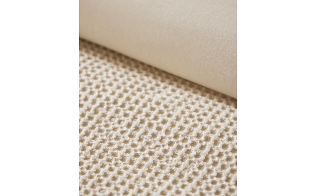 BAVLNĚNÝ POVLAK NA PŘIKRÝVKU S MINI VAFLOVOU STRUKTUROU BAVLNĚNÝ POVLAK NA PŘIKRÝVKU S MINI VAFLOVOU STRUKTUROU