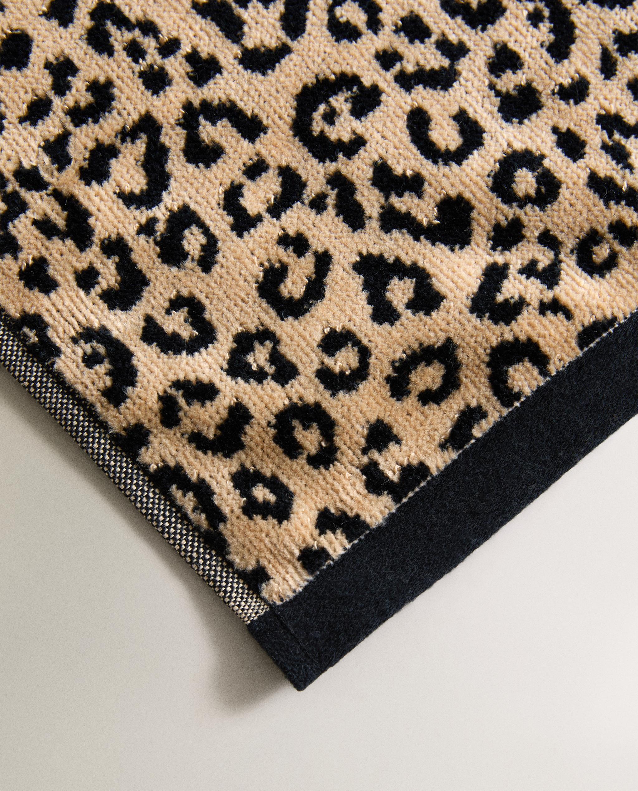 ANIMAL PRINT VELOUR BATH TOWEL product thumbnail 6
