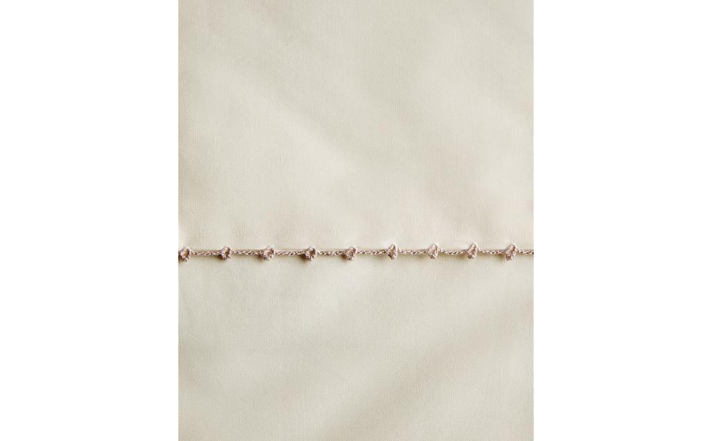 شرشف علوي بشريط مطرز