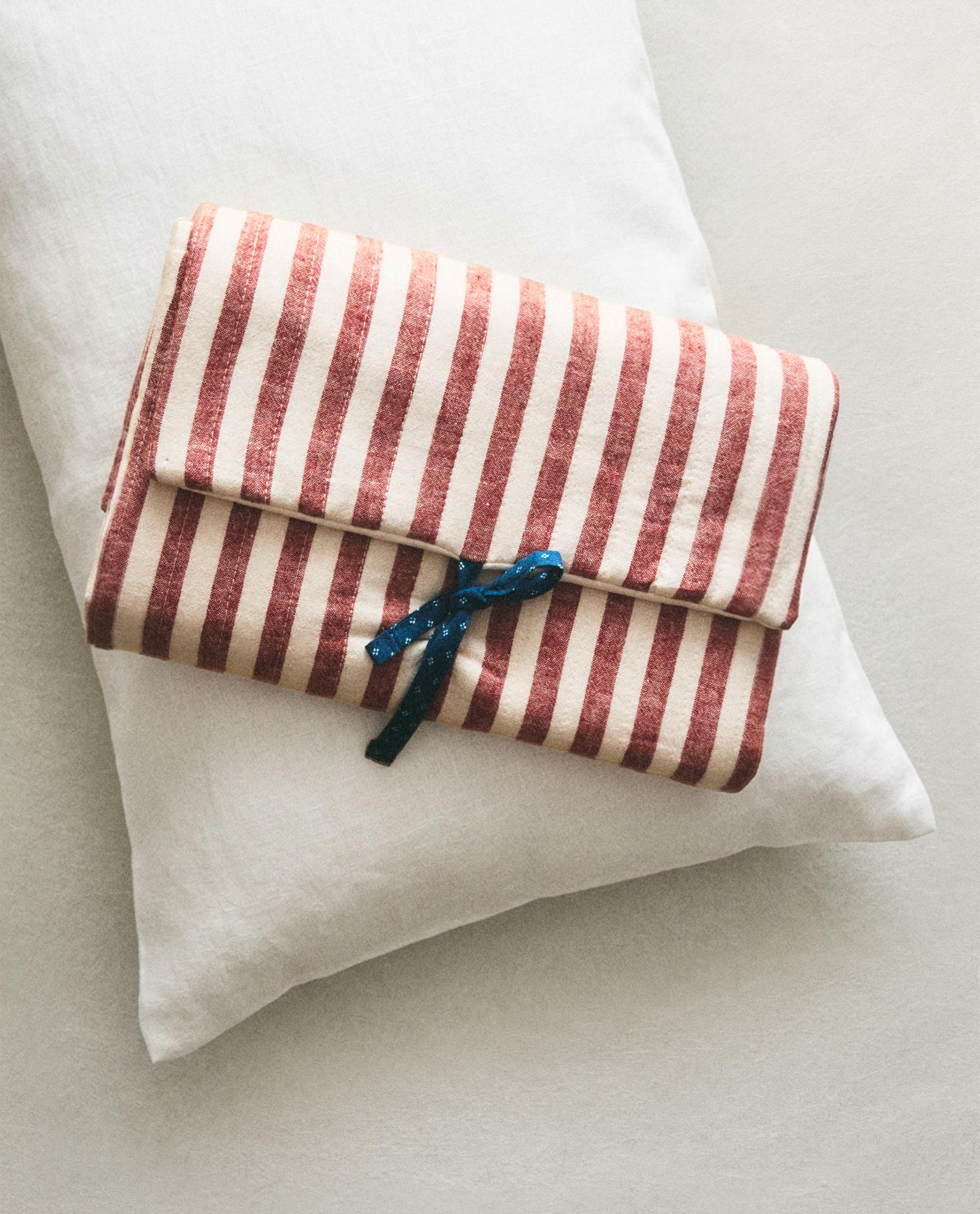 PORTABLE STRIPED BABY CHANGING MAT product thumbnail 12