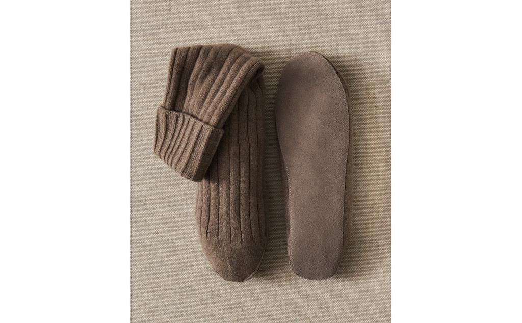 CASHMERE SOCKS WITH LEATHER SOLE CASHMERE SOCKS WITH LEATHER SOLE