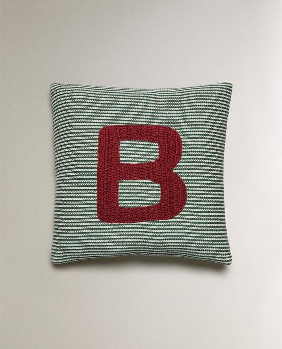 COJÍN INFANTIL BORDADO LETRA B