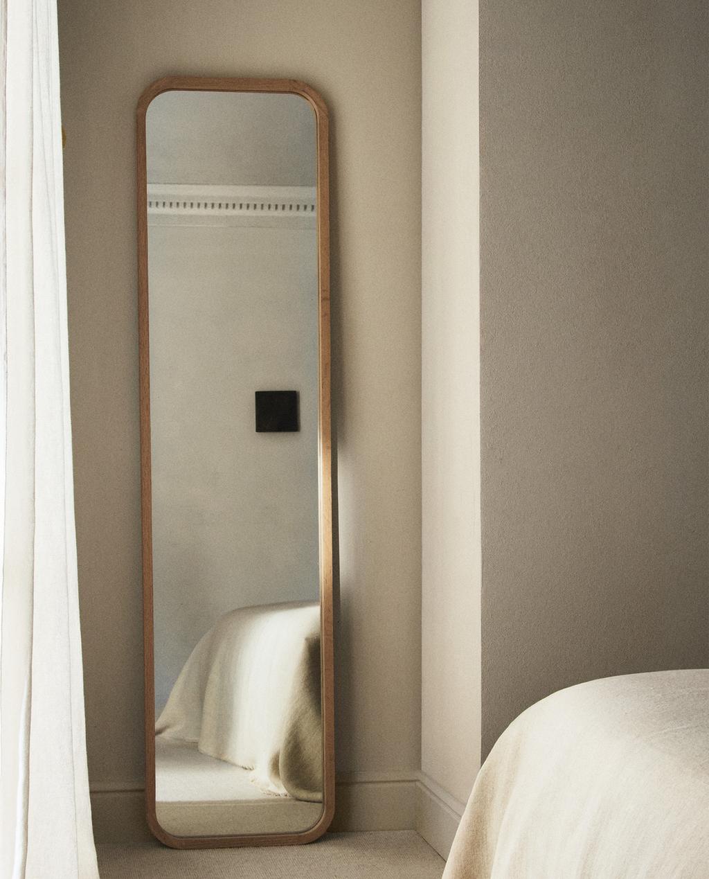 MIROIR SUR PIED CADRE ARRONDI MIROIR SUR PIED CADRE ARRONDI