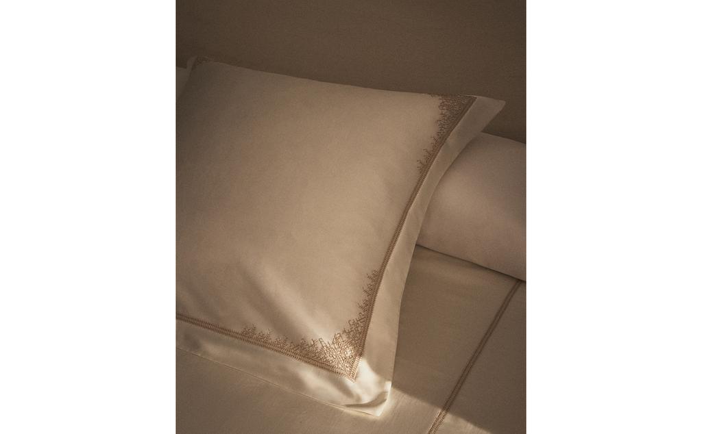 EMBROIDERED SATEEN PILLOWCASE EMBROIDERED SATEEN PILLOWCASE