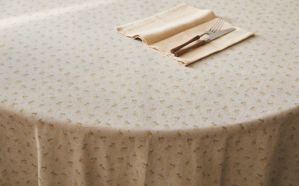 ROUND WILD FLOWER TABLECLOTH WITH LACE TRIM