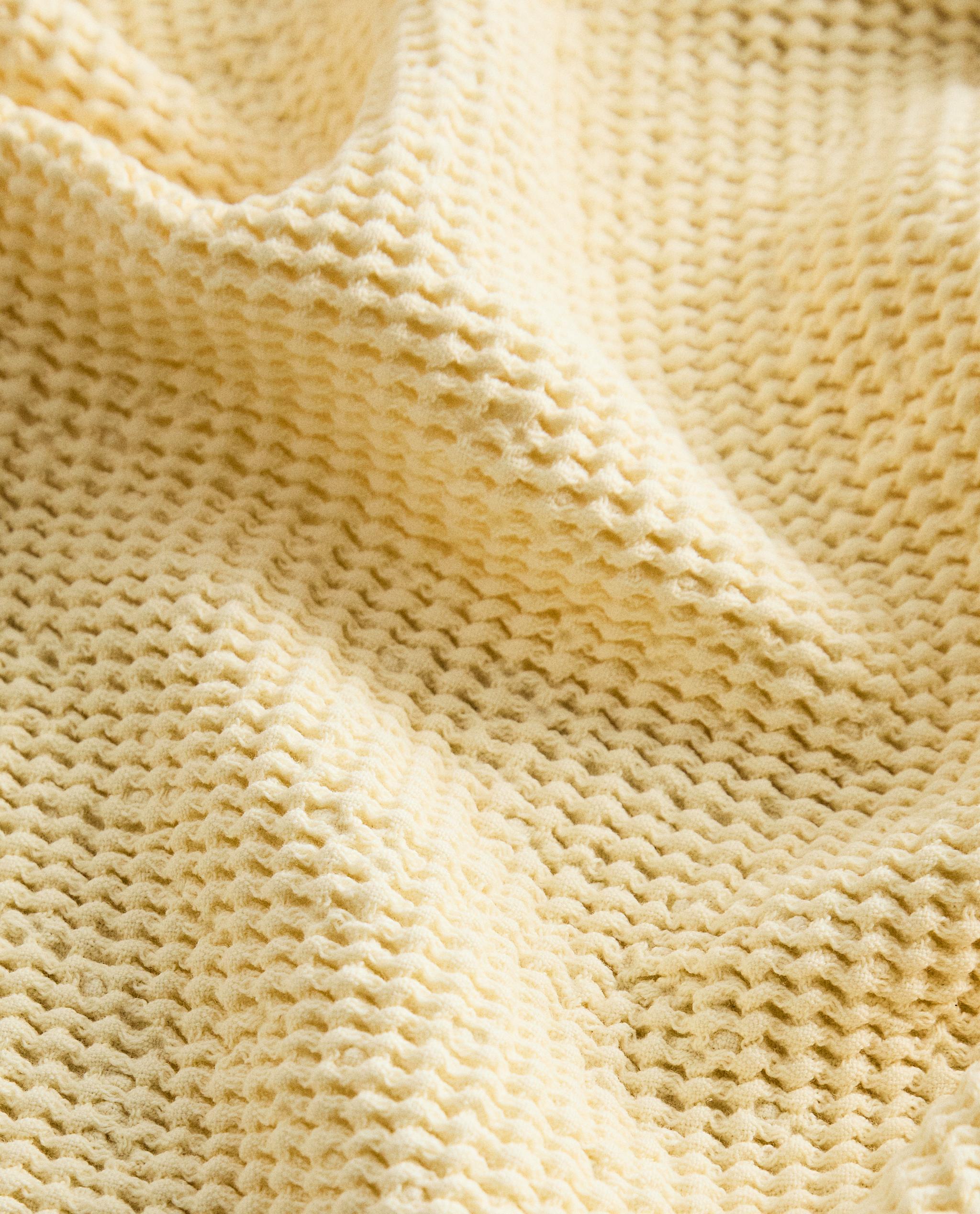 TEXTURED WAFFLE-KNIT BATH TOWEL product thumbnail 6