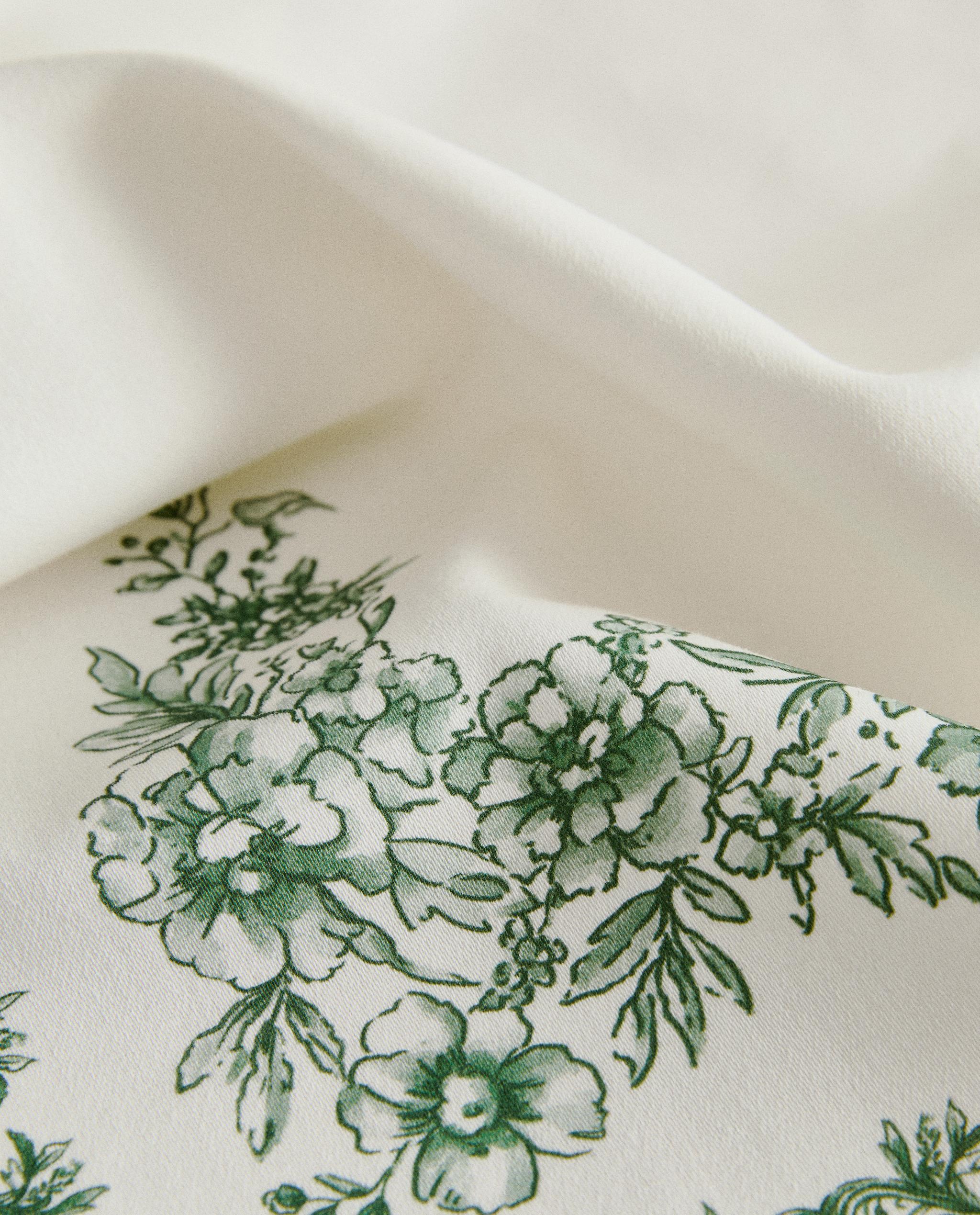 PRINTED SATEEN TABLE RUNNER product thumbnail 18
