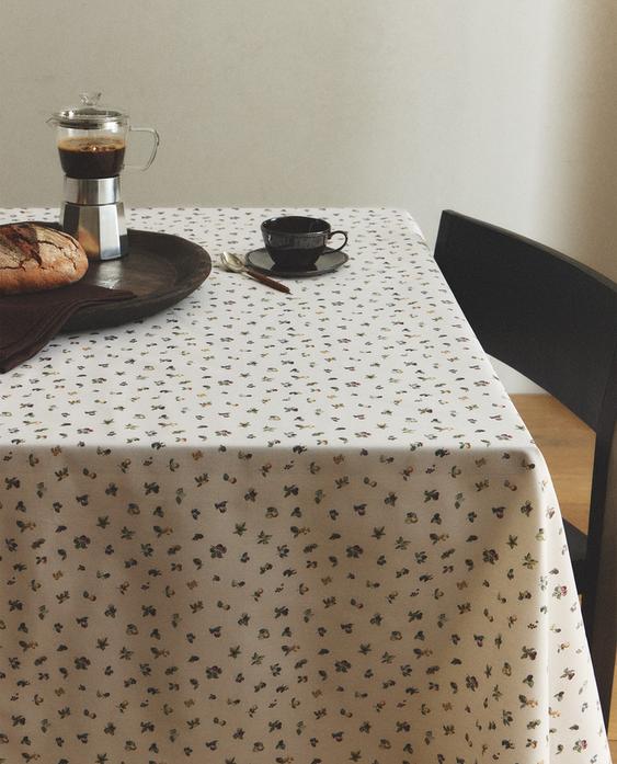 RESIN-COATED COTTON TABLECLOTH WITH FRUIT PRINT RESIN-COATED COTTON TABLECLOTH WITH FRUIT PRINT
