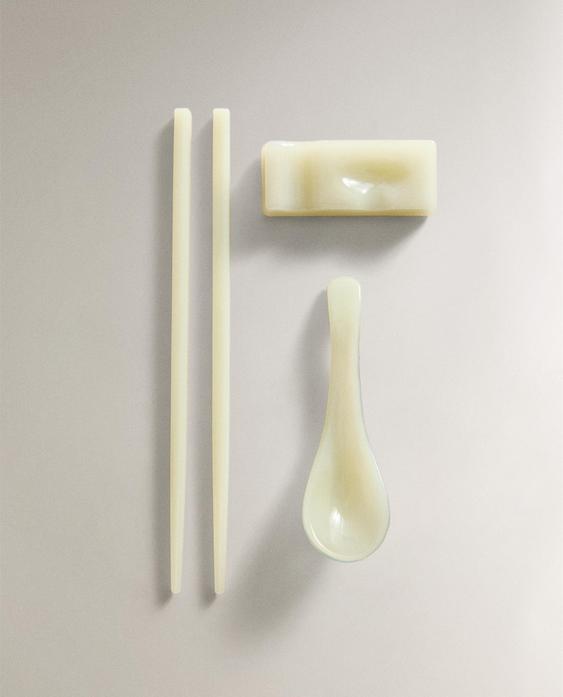 SET ESSSTÄBCHEN, LÖFFEL UND HALTER (3ER-SET)