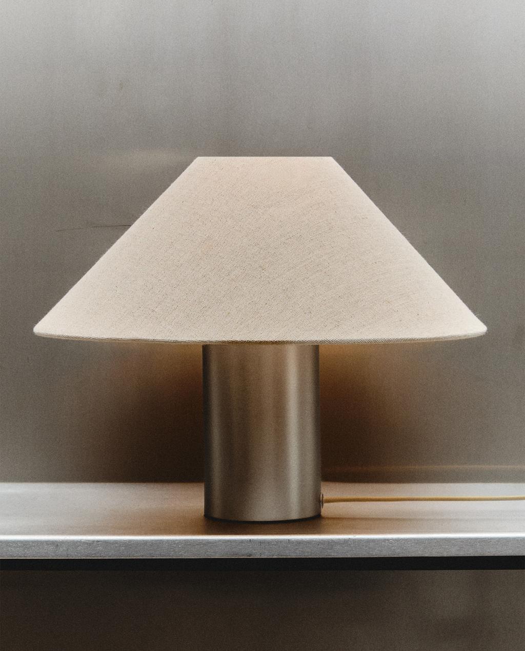 METAL TABLE LAMP