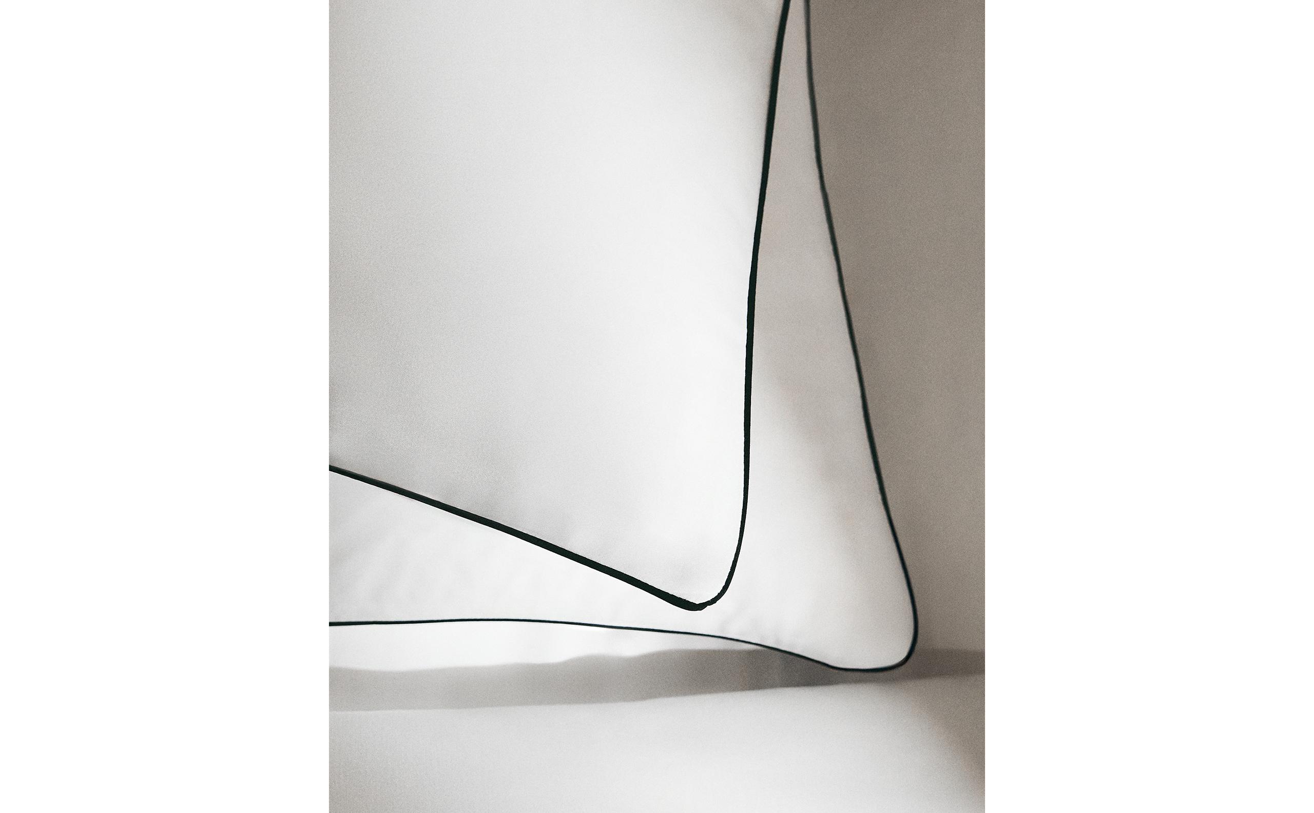 SATEEN PILLOWCASE WITH PIPING product thumbnail 2