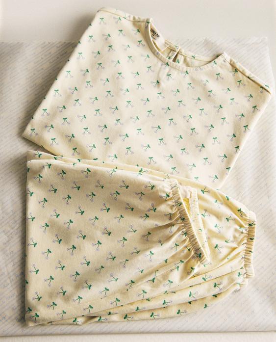 KIDS PYJAMA MET BLOEMEN KIDS PYJAMA MET BLOEMEN