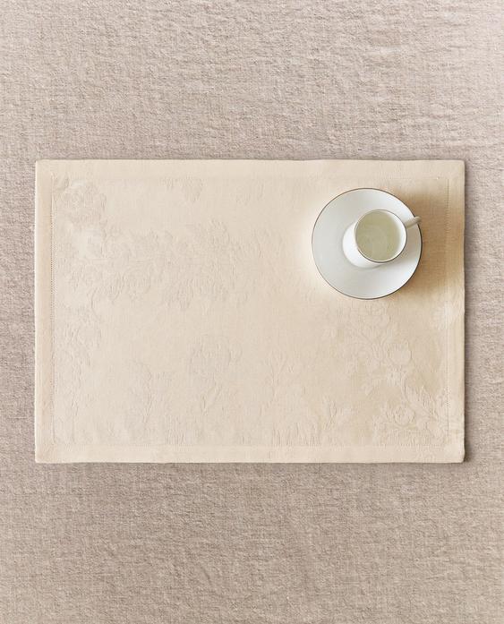 SET DE TABLE JACQUARD ROSES SET DE TABLE JACQUARD ROSES