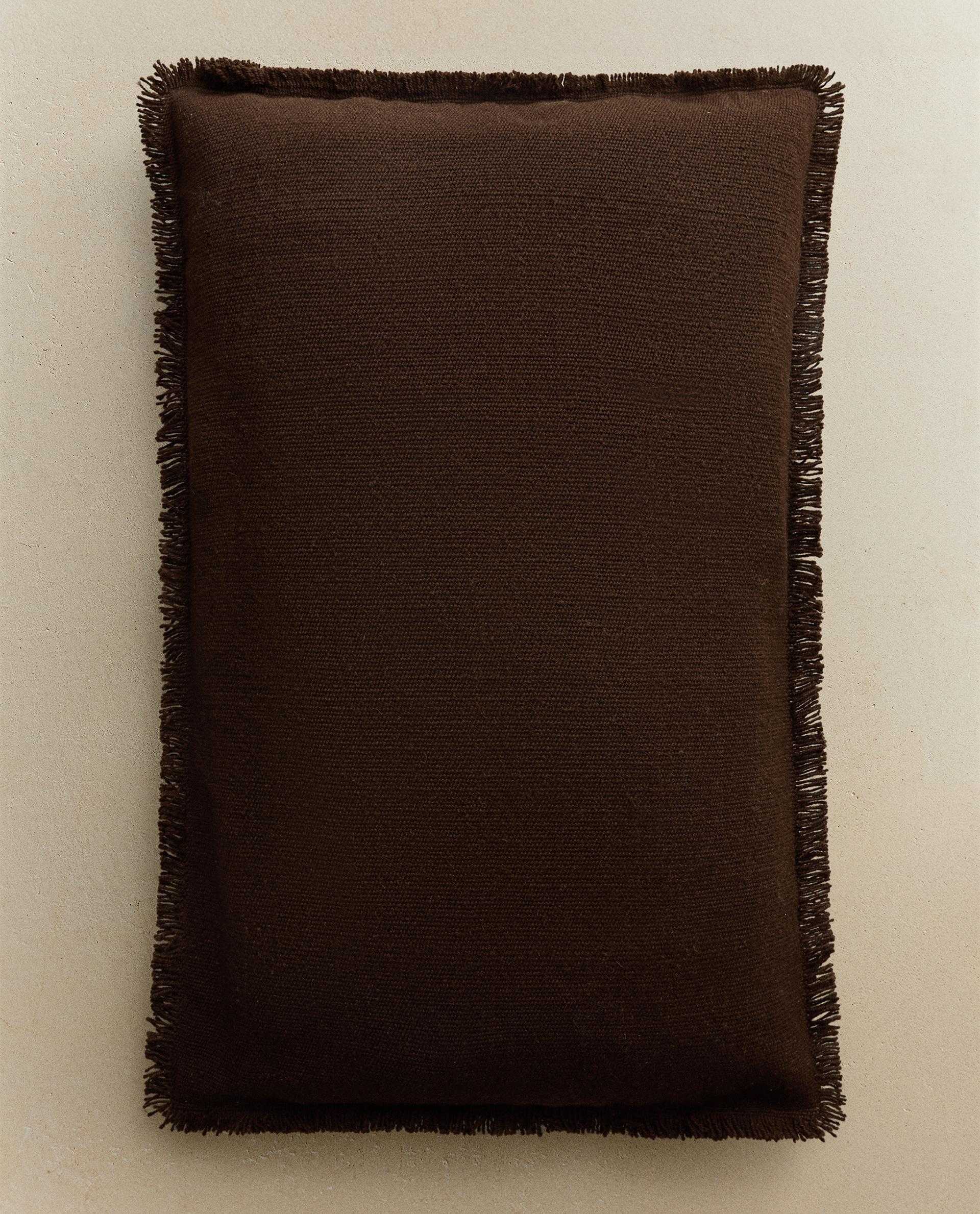 CUSHION 01