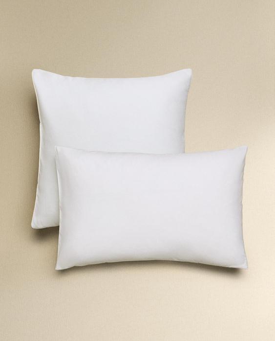 FRONHA DE TRAVESSEIRO EM PIQUÊ COM PIPING FRONHA DE TRAVESSEIRO EM PIQUÊ COM PIPING