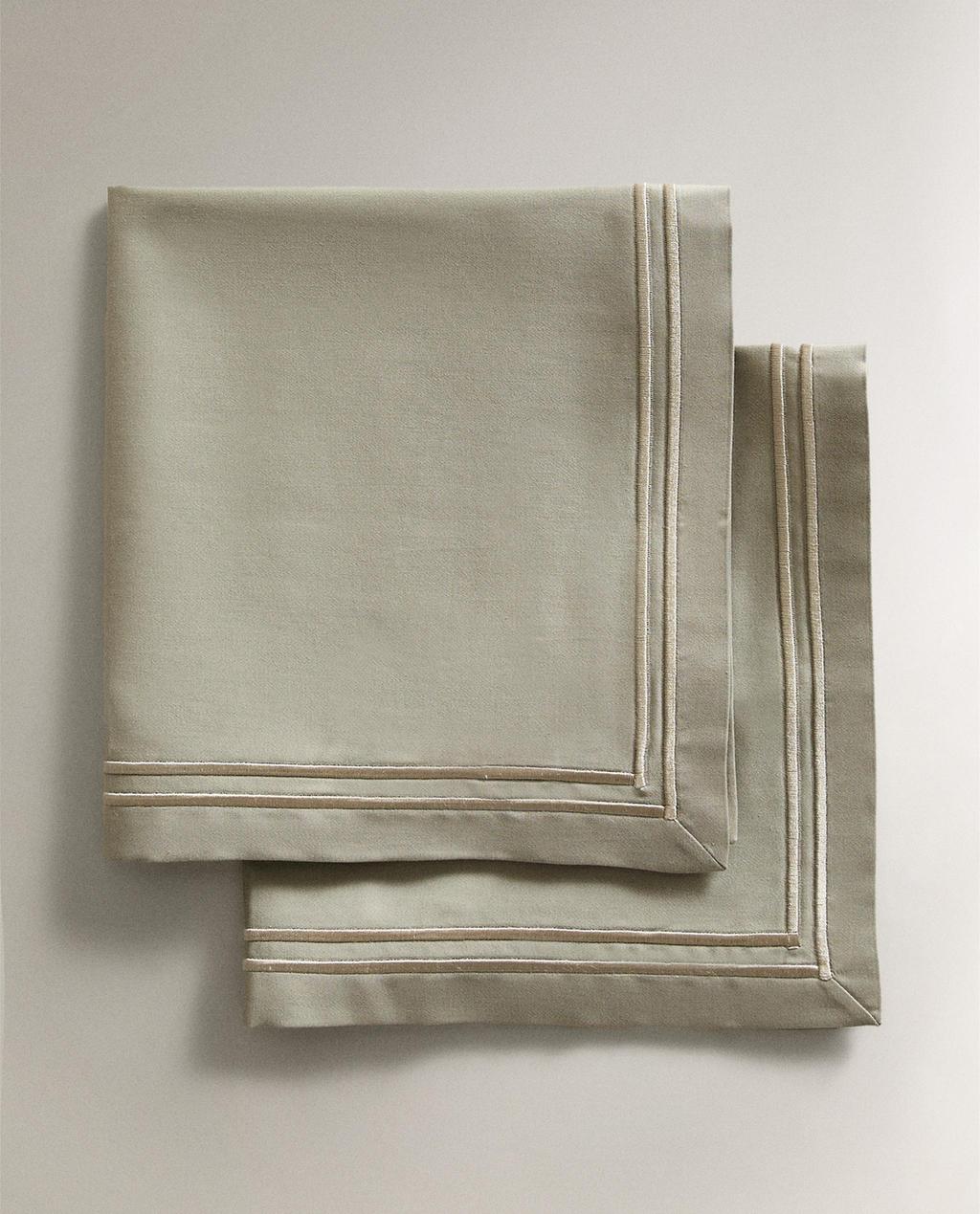 PACK DE SERVIETTES DE TABLE SATINÉES DOUBLE FESTON (LOT DE 2)