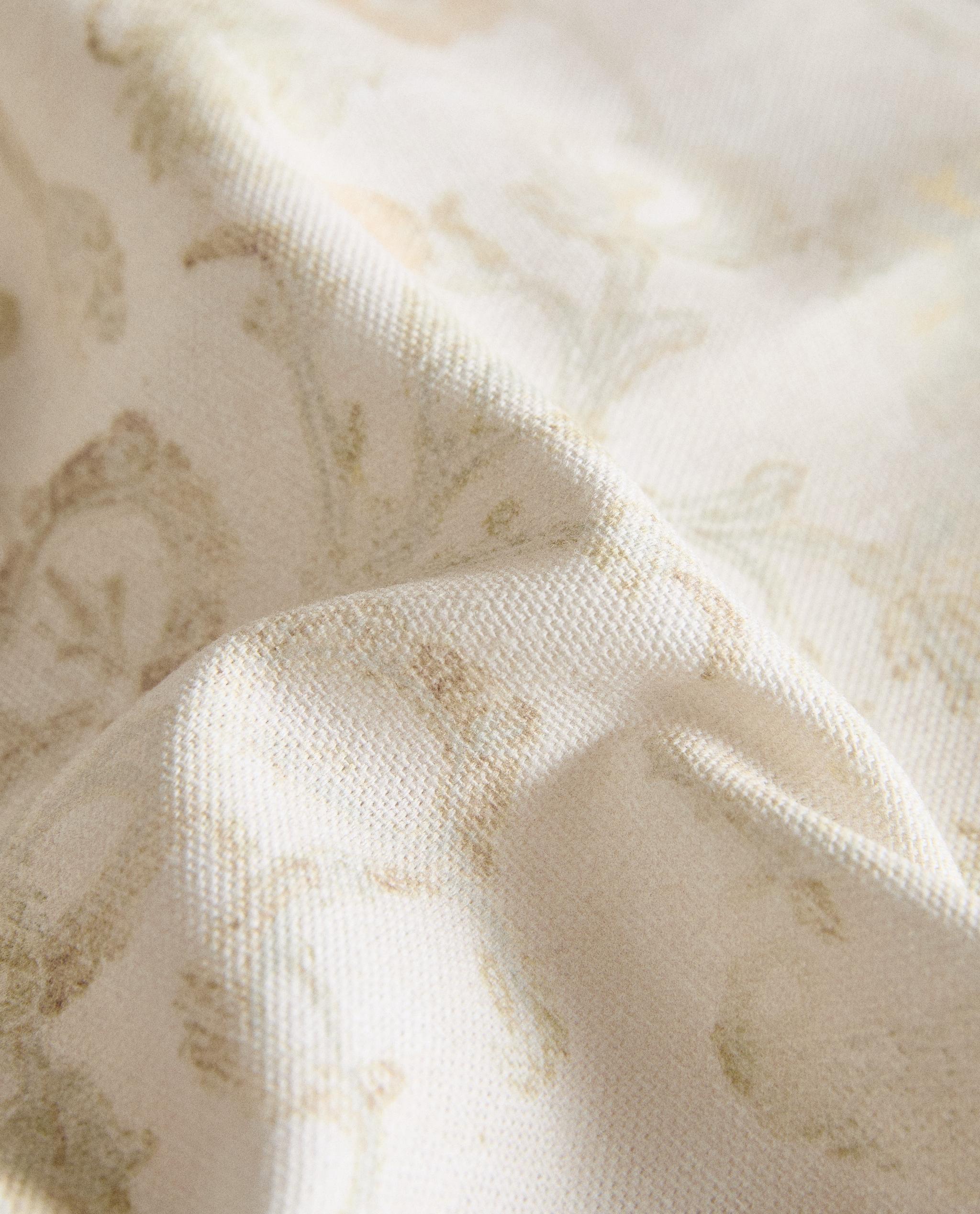 PACK OF DAMASK PRINT NAPKINS (PACK OF 2) product thumbnail 4
