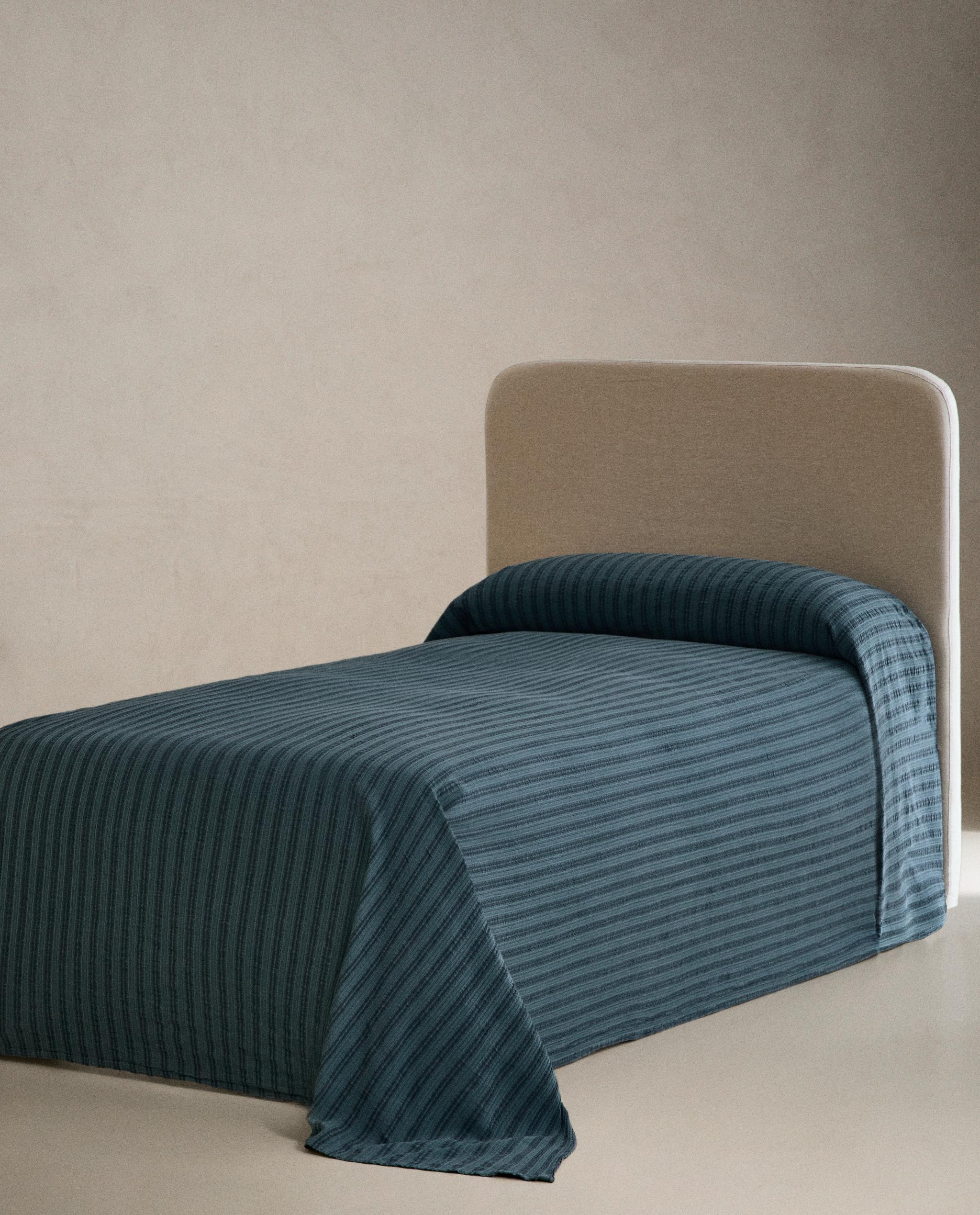 CHILDREN'S BEDSPREAD WITH RAISED STRIPES product thumbnail 2