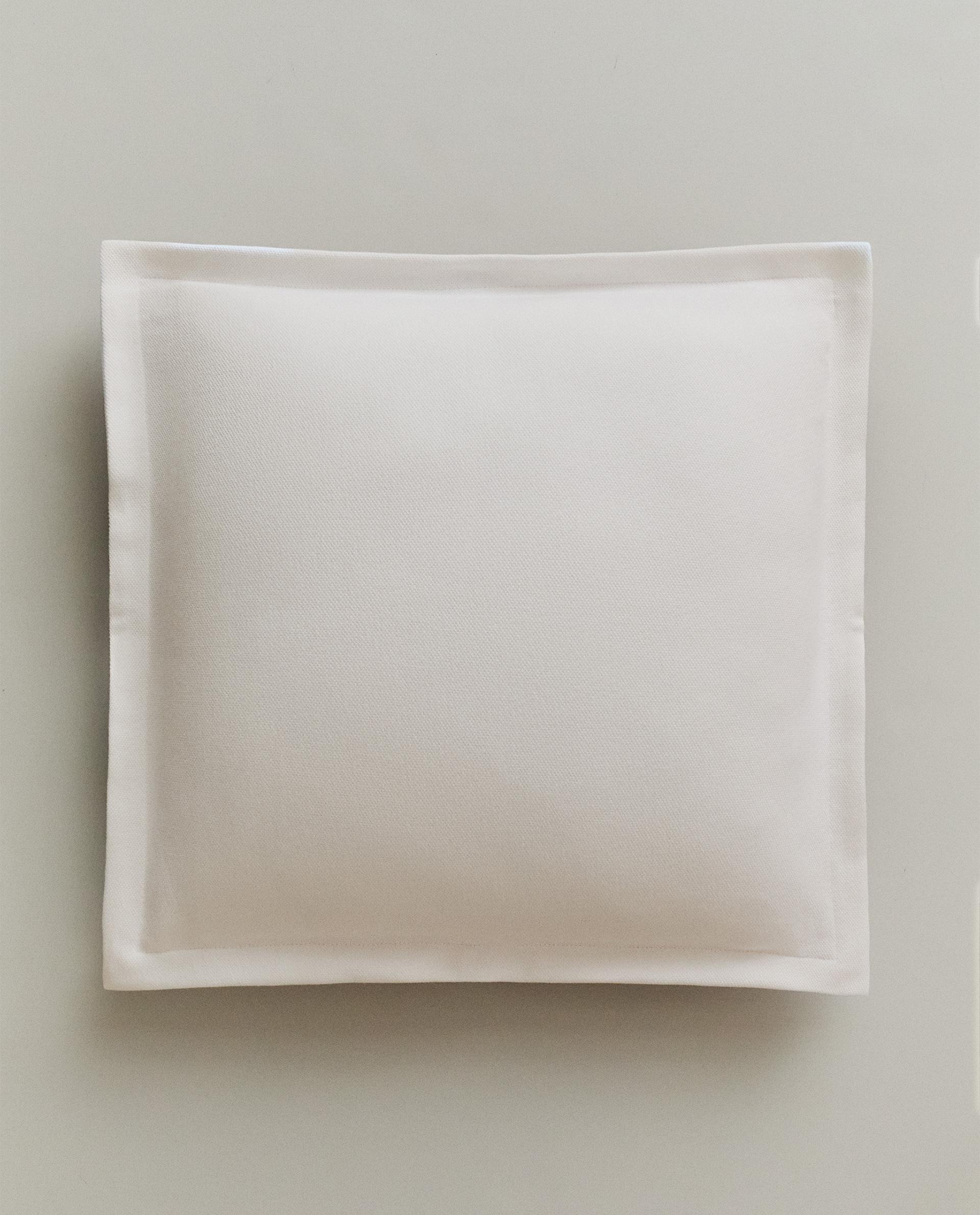 غلاف وسادة من البركال غلاف وسادة من البركال